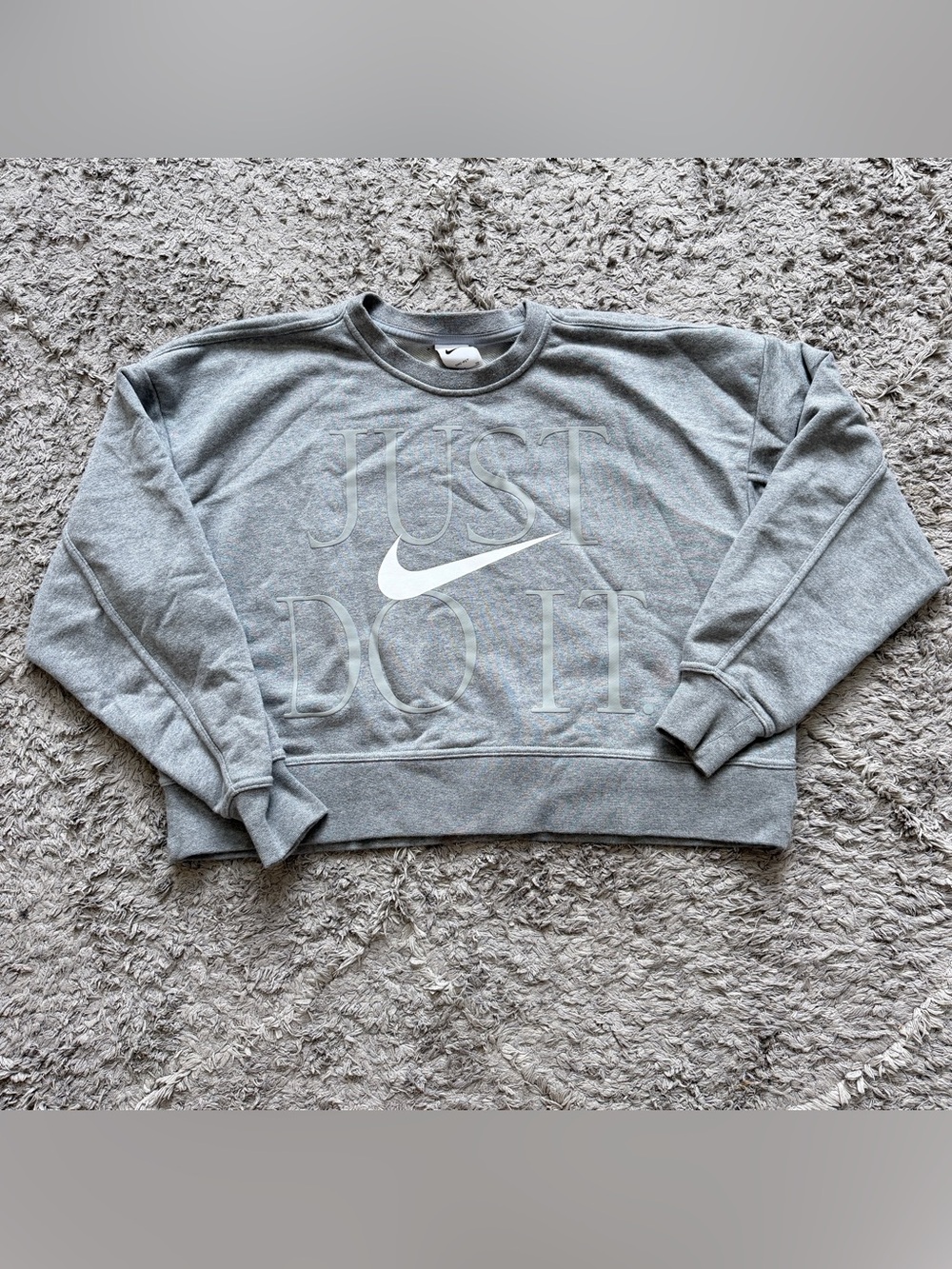 Nike Women’s Light Gray 'Just Do It' Crewneck crop Sweatshirt